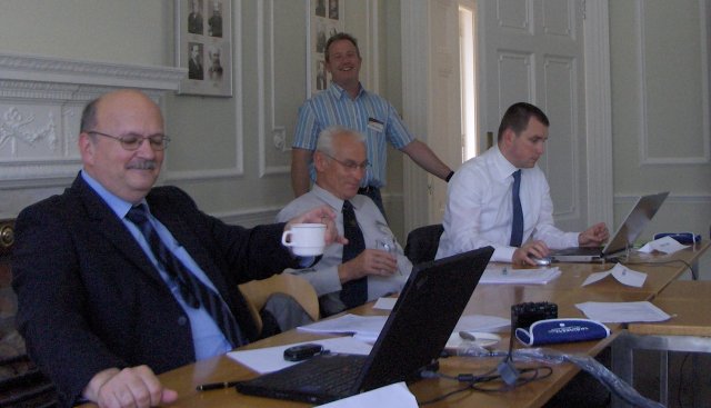 Treffen des European Training Committee EFNMS<BR>
 Mladen Jakovci, HR; Vaclav Legat, CZ and Toms Hladik, CZ; behind Robert O'Connor, IE<BR>
 Das neue Thema: e-learning