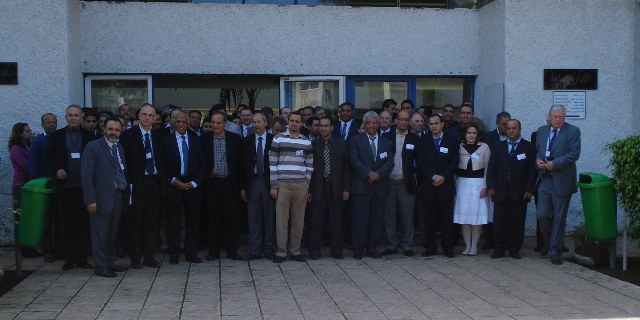 Les participants devant L'ENIM.