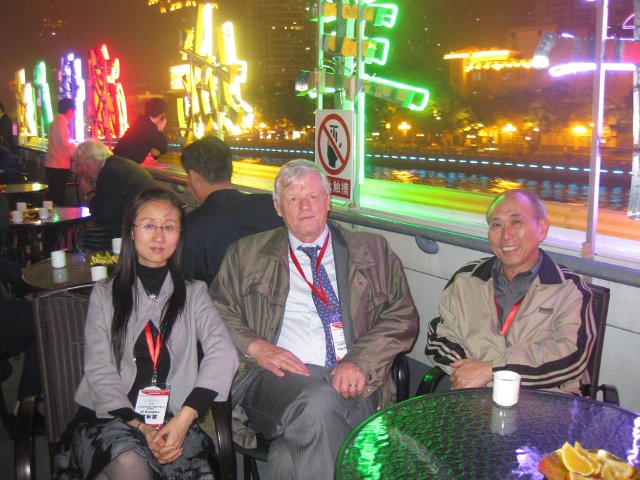 Mrs. Si Donghui (left) and Mr. Chan Tung (right).