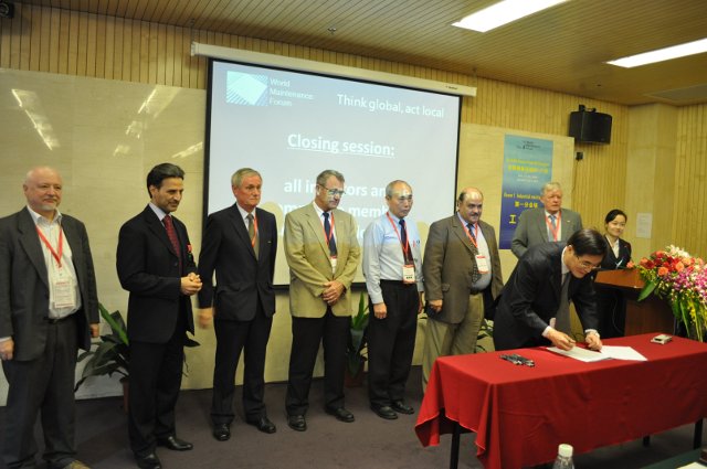 All initiators and Committee members signing the declaration.